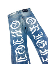 Load image into Gallery viewer, OE 103 FLARED DENIM
