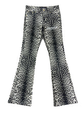 Load image into Gallery viewer, OE 144 FLARED DENIM