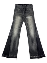 Load image into Gallery viewer, OE 134 FLARED DENIM