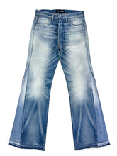 Load image into Gallery viewer, OE 138 FLARED DENIM