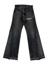 Load image into Gallery viewer, OE 139 FLARED DENIM
