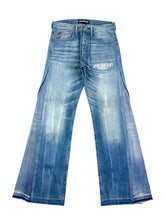 Load image into Gallery viewer, OE 103 FLARED DENIM