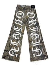 Load image into Gallery viewer, OE 121 FLARED DENIM