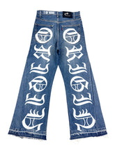 Load image into Gallery viewer, OE 124 FLARED DENIM