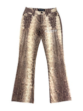 Load image into Gallery viewer, OE 108 FLARED DENIM