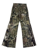 Load image into Gallery viewer, OE 122 FLARED DENIM