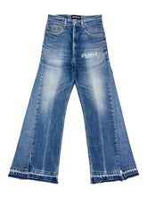 Load image into Gallery viewer, OE 124 FLARED DENIM